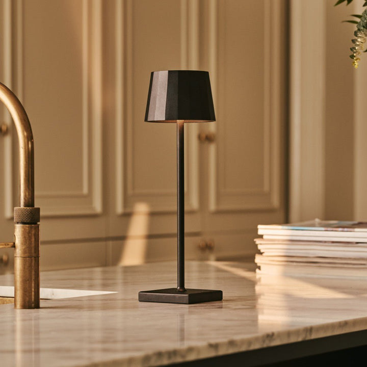 William Black oplaadbare ijzeren tafellamp – 120 uur batterij, dimbaar, opladen via USB-C