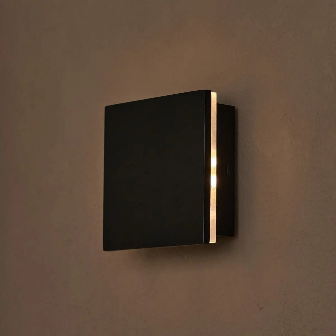 Lane Black draadloze wandlamp – Oplaadbare en dimbare lamp van natuurlijk hout
