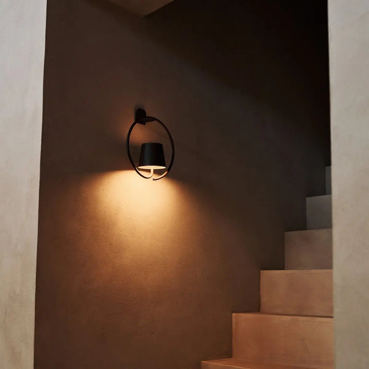 Cielo donkerbruine oplaadbare metalen wandlamp – draadloos, dimbaar en stijlvol
