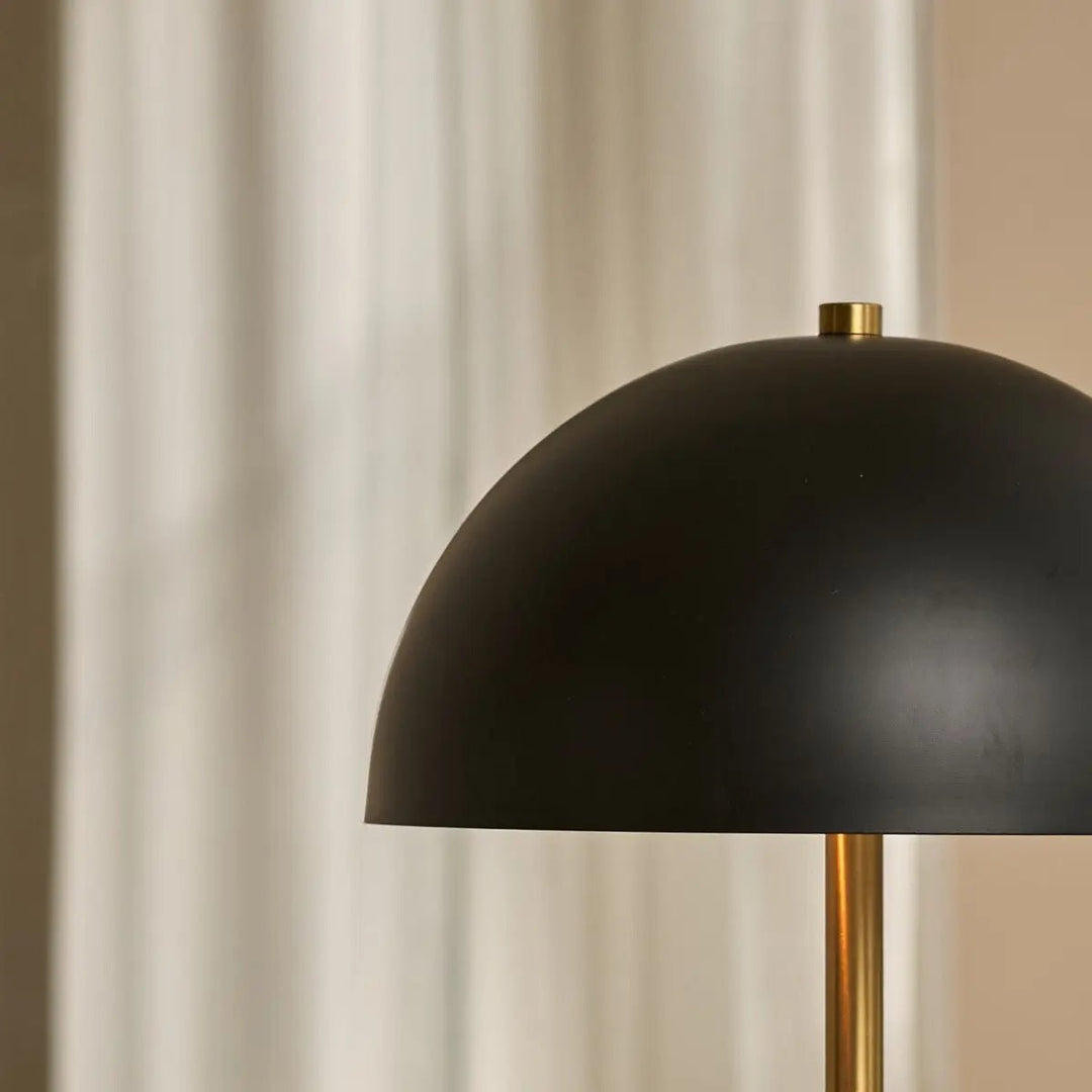 Lola goud-zwarte tafellamp – elegant metalen ontwerp met aan/uit-schakelaar