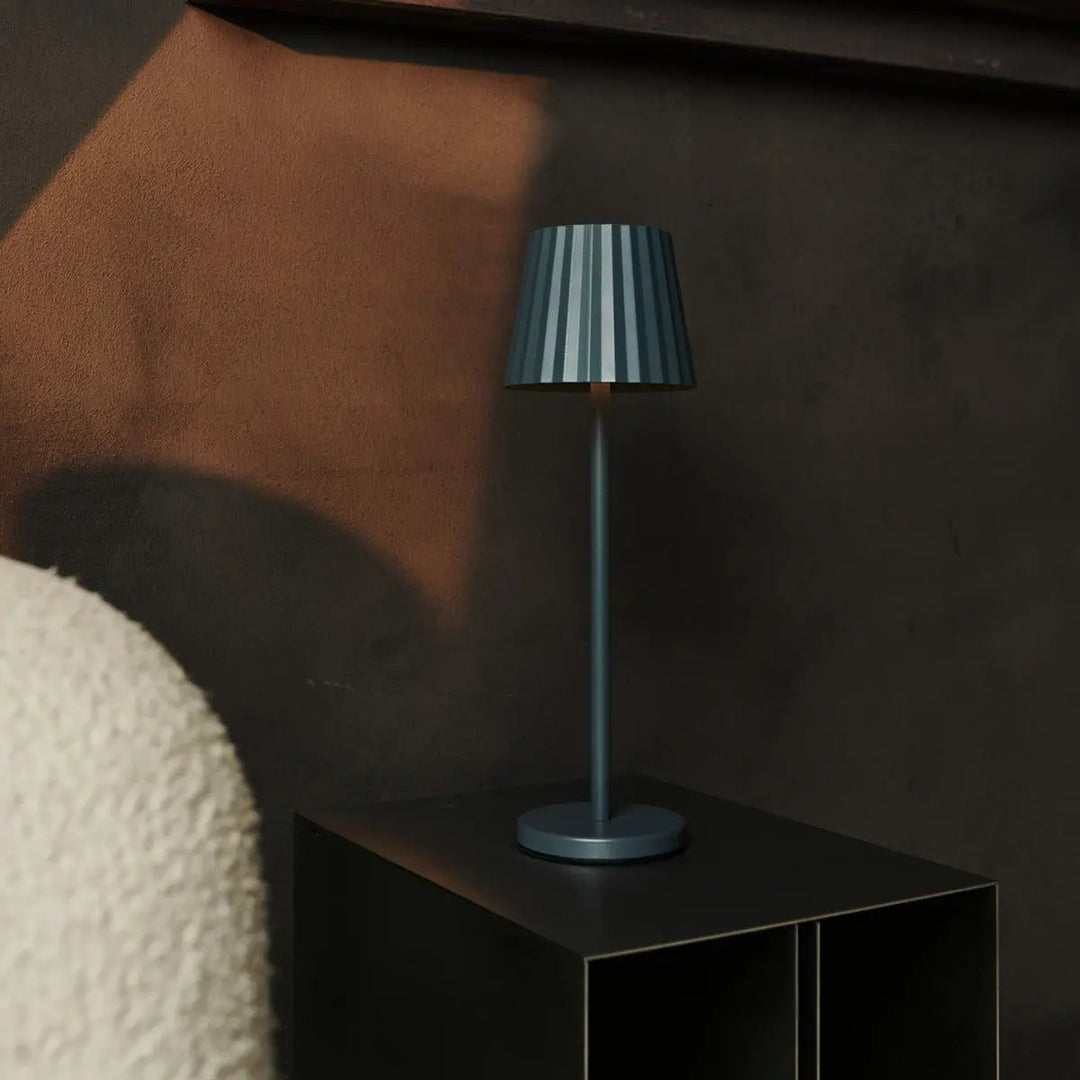 Combi Set Professional-4 X Maya Stone Gray Oplaadbare tafellampen en 1 x Amstel Wireless Laying Station met Qi-Technology-Perfect voor restaurants, gastvrijheid en hotels