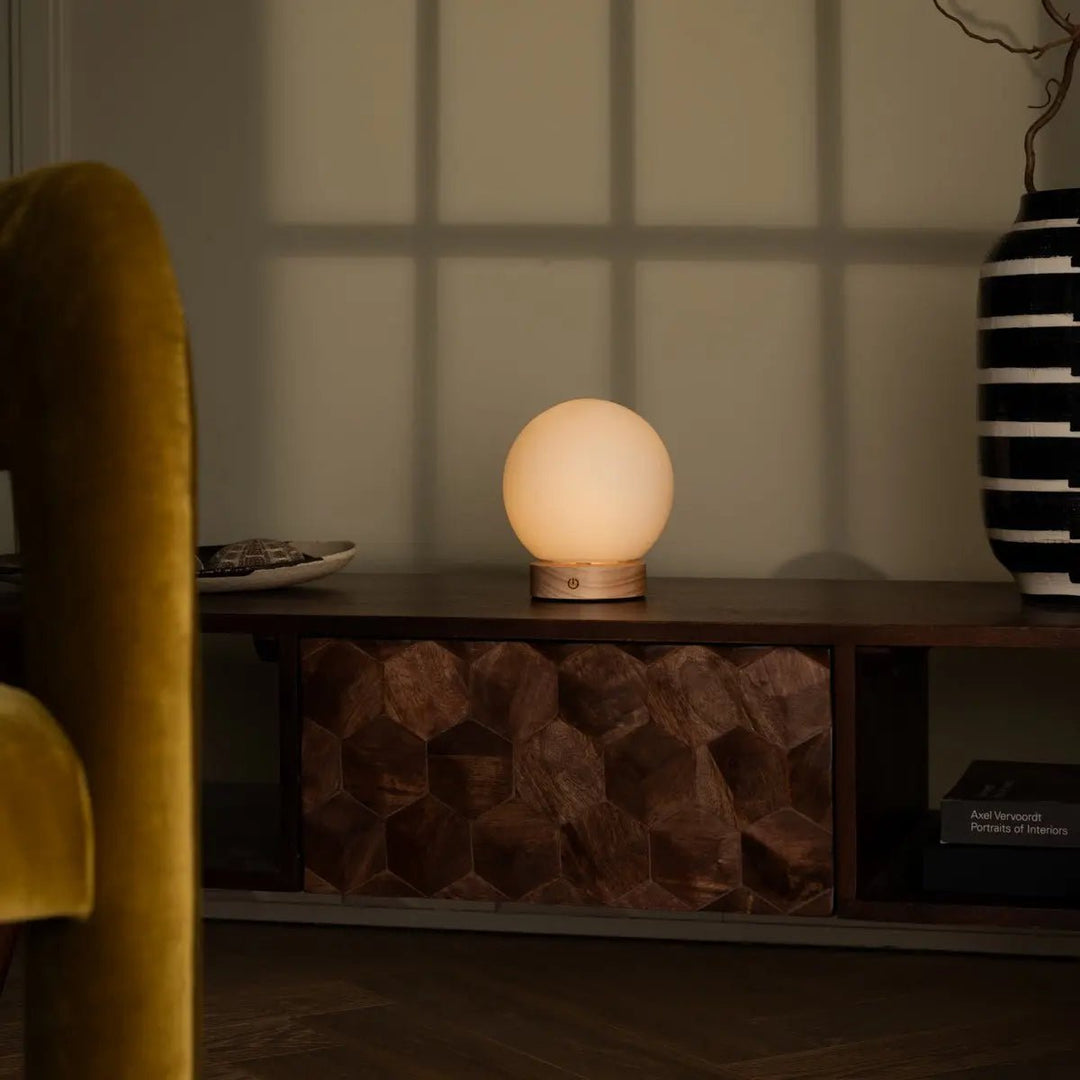 Flore lichtbruine houten lamp met glazen lamp - oplaadbaar en dimbaar draadloos licht