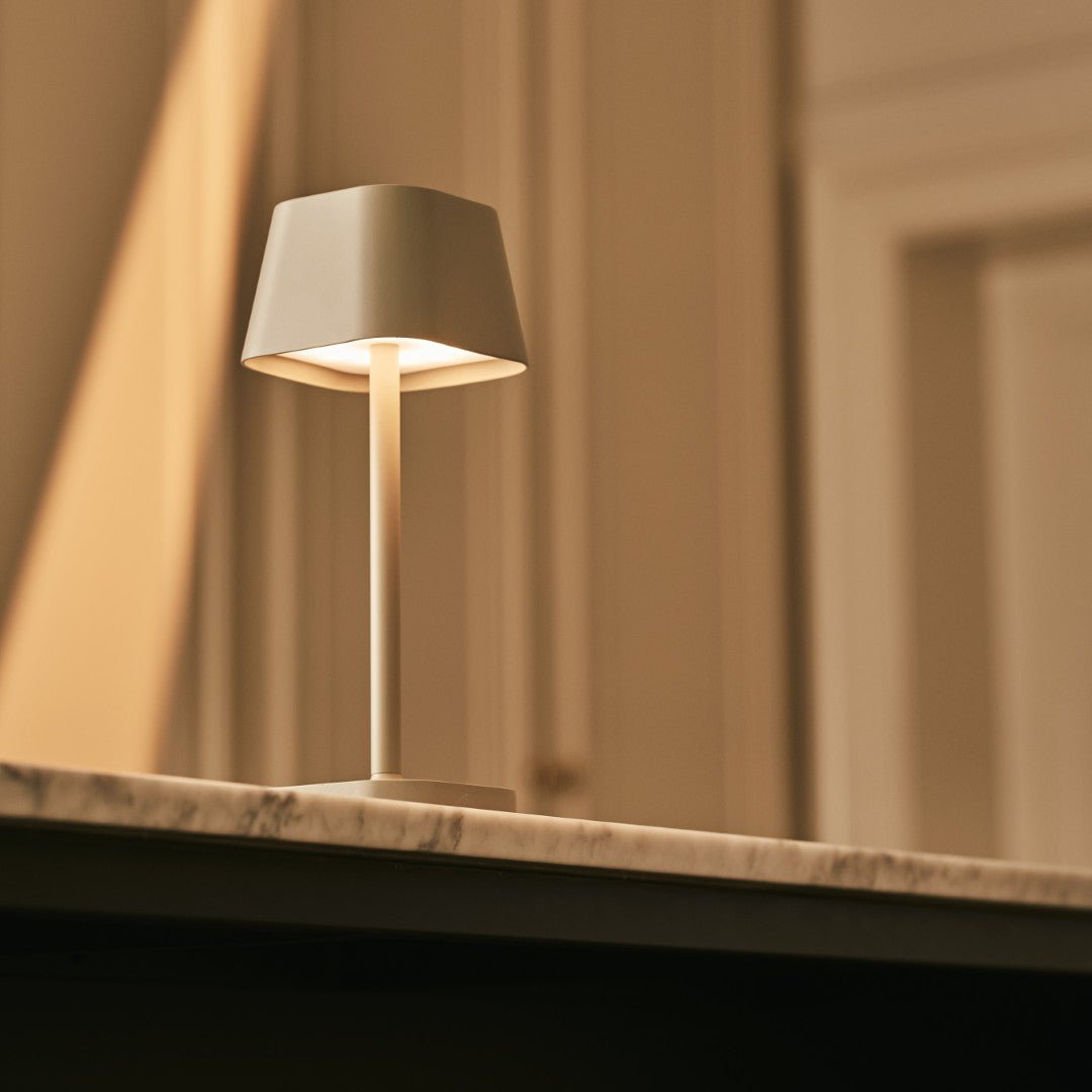 Ava Shadow Gray - Oplaadbare tafellamp | Stijlvol, draadloos en dimbaar