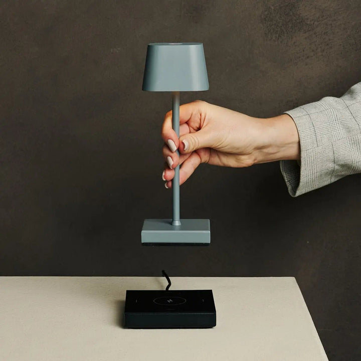 Sarphati Mini Mouse Gray Draadloze tafellamp perfect voor horeca -industrie - Draadloos oplaadbaar via laadstation, dimbare lamp en 3 lichtmodi