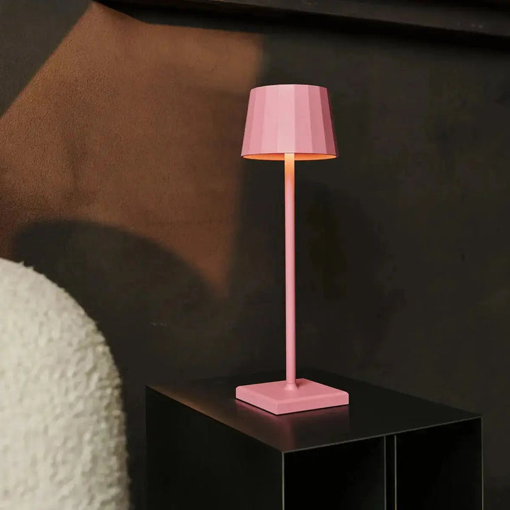 Combi Set Professional-8 x Wouter Flamingo Roze oplaadbare tafellampen & 1 x Central Station draadloos laadstation met Qi-Technology-Perfect voor restaurants, gastvrijheid en hotels