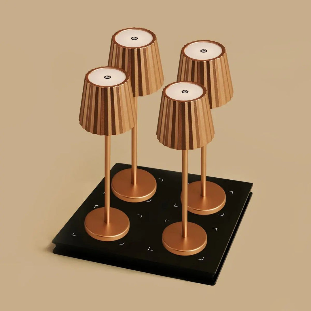 Combi Set Professional-4 x Maya koper oplaadbare tafellampen en 1 x Amstel draadloos laadstation met qi-technologie-perfect voor restaurants, gastvrijheid en hotels