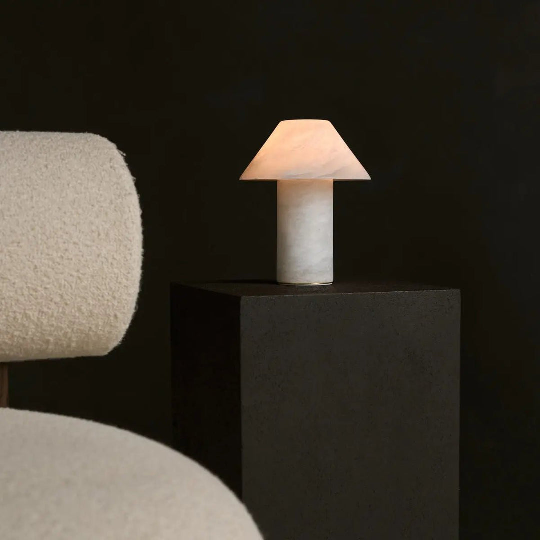 Eleonora stijlvolle albasten lamp – handgemaakt, uniek ontwerp met zachte gloed