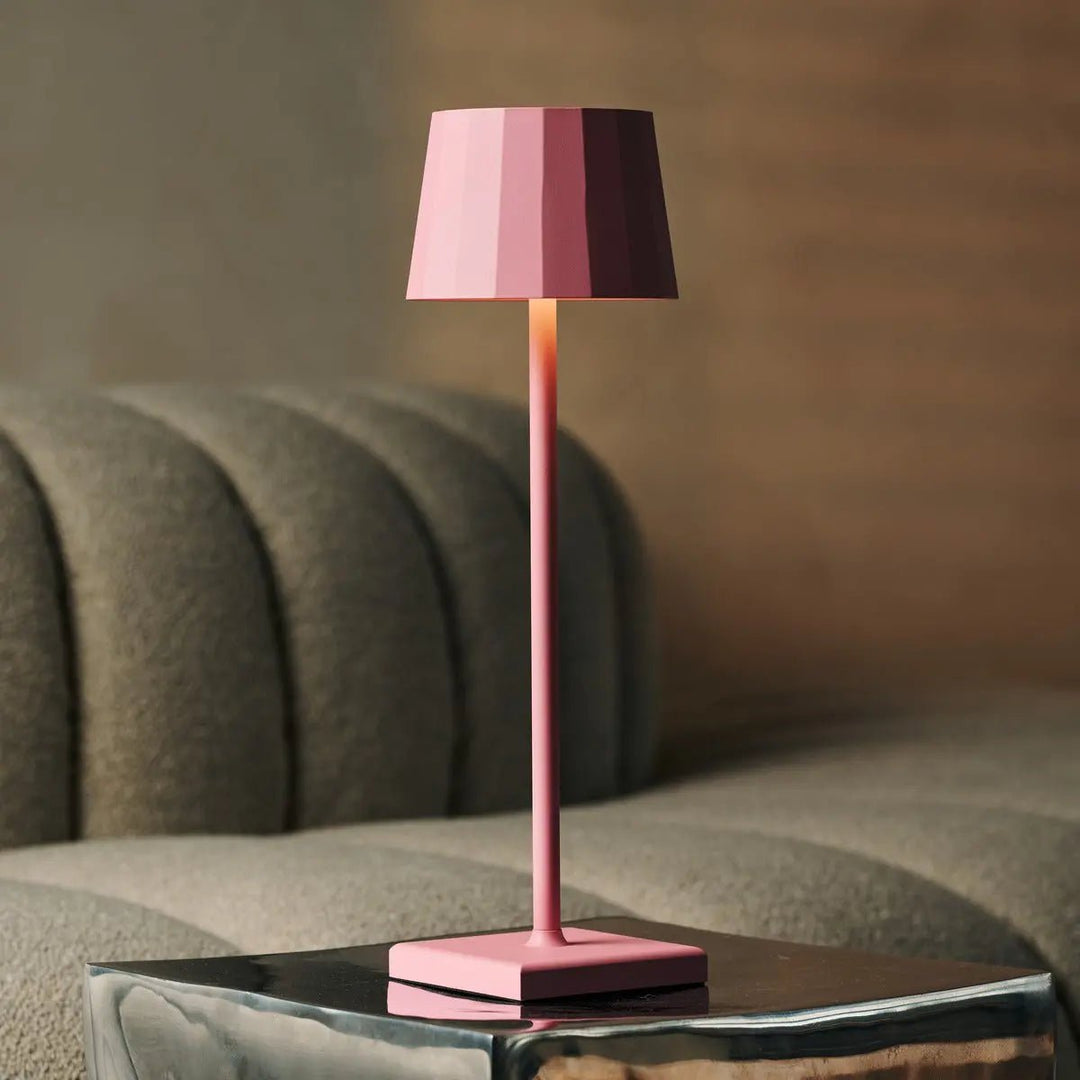 Combi Set Professional-8 x Wouter Flamingo Roze oplaadbare tafellampen & 1 x Central Station draadloos laadstation met Qi-Technology-Perfect voor restaurants, gastvrijheid en hotels