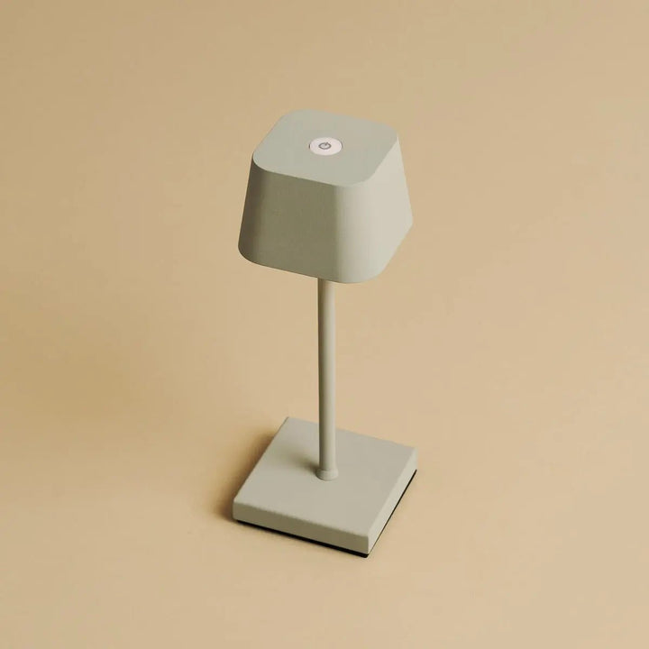 Sarphati Mini Shadow Gray Dordeloze tafellamp perfect voor de horeca -industrie - draadloos oplaadbaar via laadstation, dimbare lamp en 3 lichtmodi