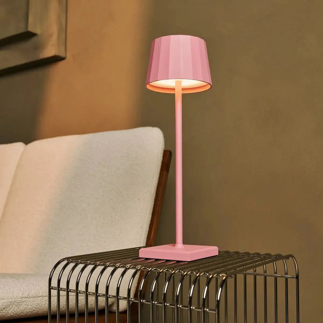 Combi Set Professional-4 X Wouter Flamingo Roze oplaadbare tafellampen & 1 x Amstel Wireless Laying Station met Qi-Technology-Perfect voor restaurants, gastvrijheid en hotels
