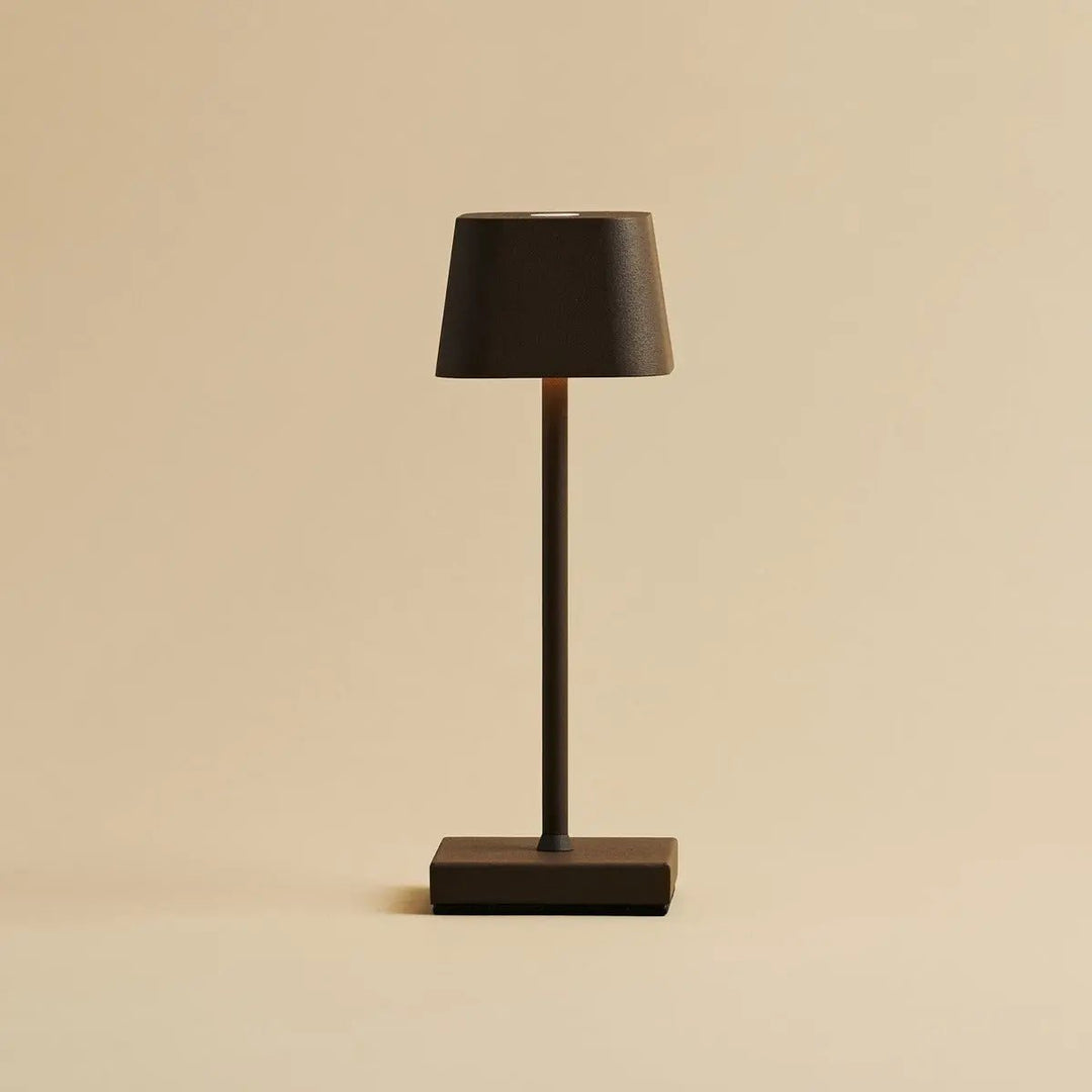 Sarphati Mini Mocha Brown Draadloze tafellamp Perfect voor gastvrijheidsindustrie - Draadloos oplaadbaar via laadstation, dimbare lamp en 3 lichtmodi