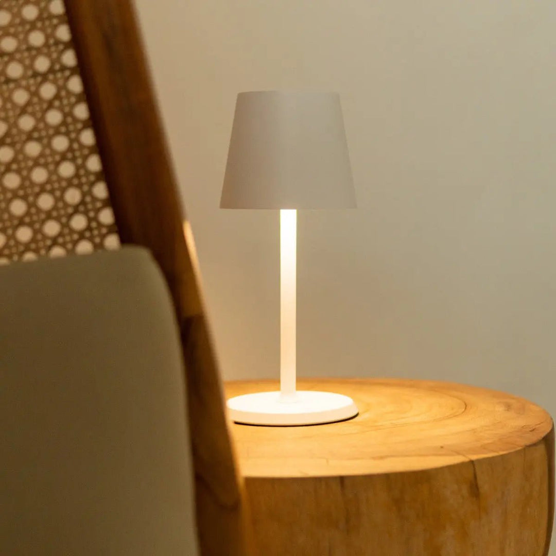 James White oplaadbare tafellamp – draadloos, dimbaar en elegant