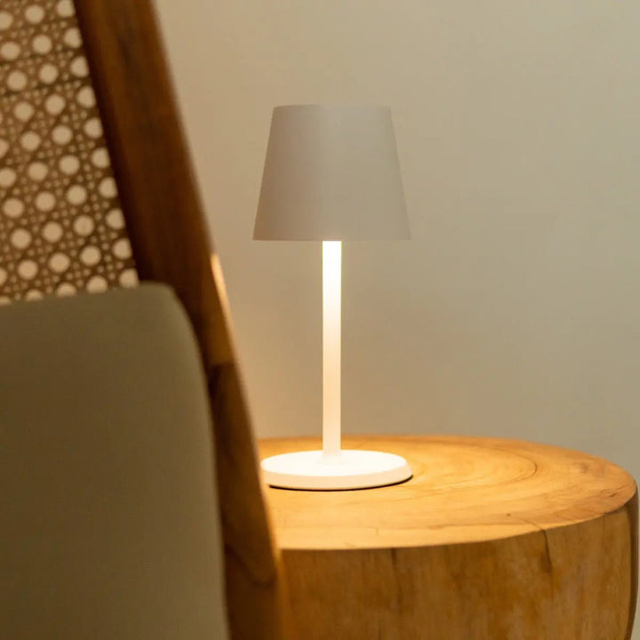 James White oplaadbare tafellamp – draadloos, dimbaar en elegant