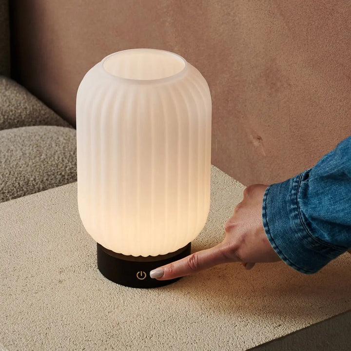 Lilly donkerbruin unieke oplaadbare lamp - matglaslamp, houten basis, dimable, 3 lichte modi