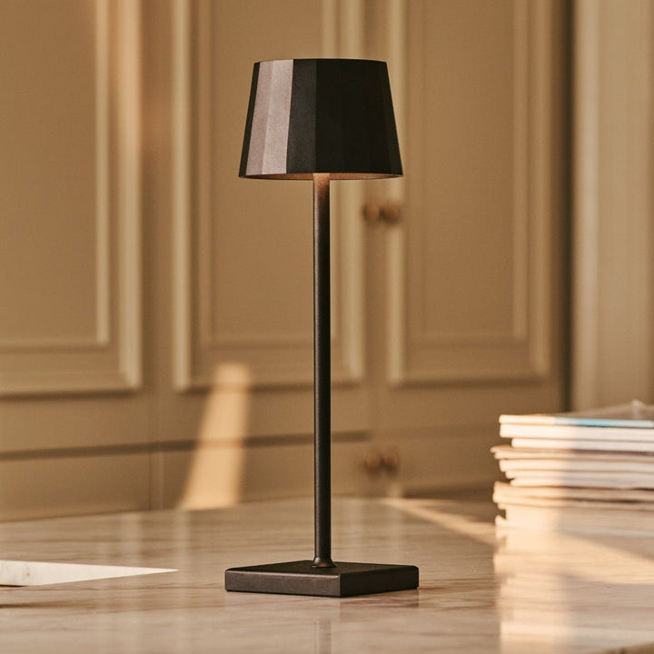 William Black oplaadbare ijzeren tafellamp – 120 uur batterij, dimbaar, opladen via USB-C