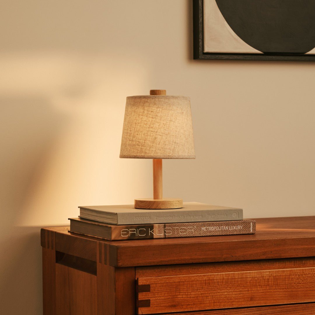 Rover Lichtbruine Houten Oplaadbare Lamp | Snoerloos, dimbaar met stoffen kap