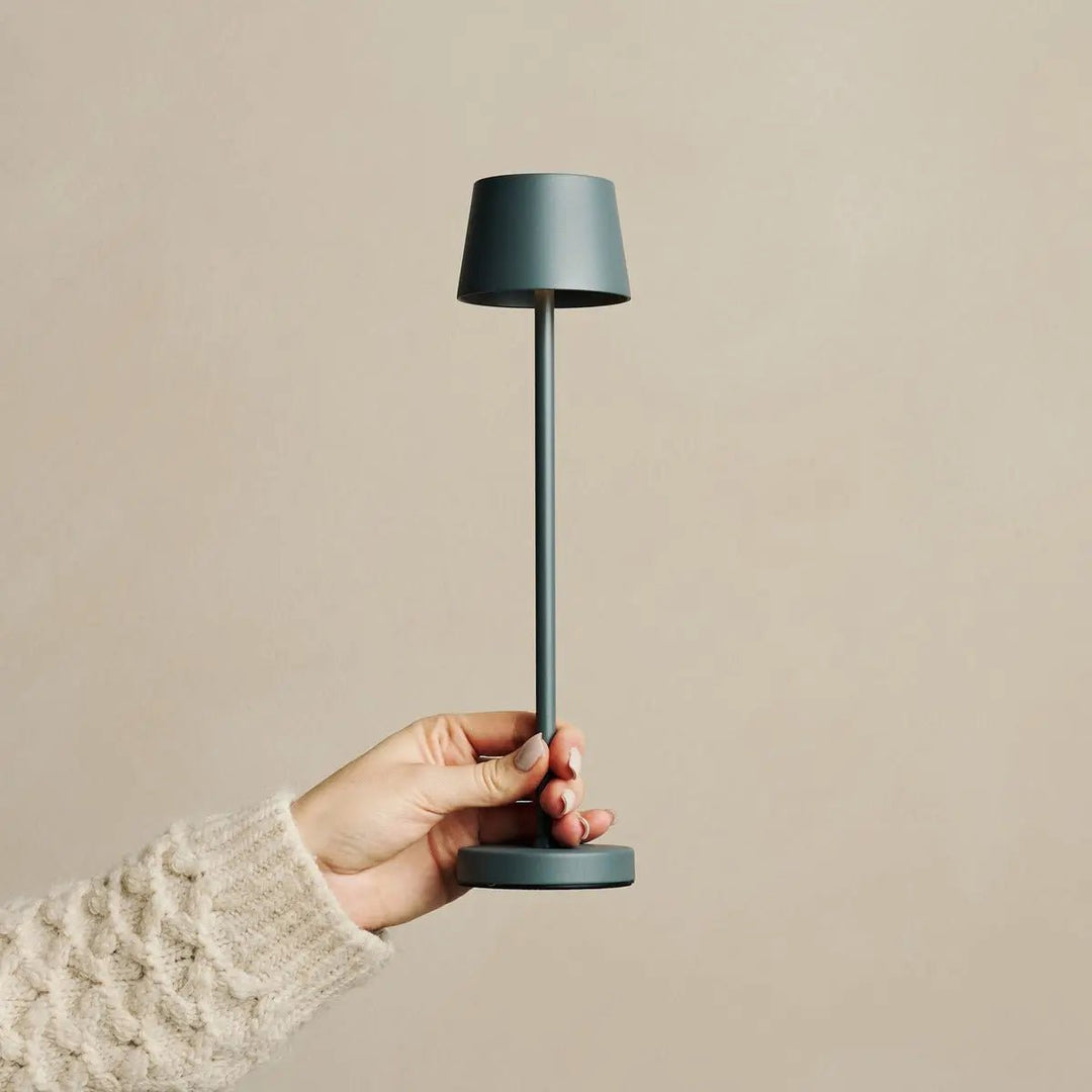 Combi Set Professional – 4 x Vondel Mini Stone Grey Rechargeable Table Lamps & 1 x Amstel Wireless Charging Station with Q1-Technology – Perfect for Restaurants, Hospitality & Hotels