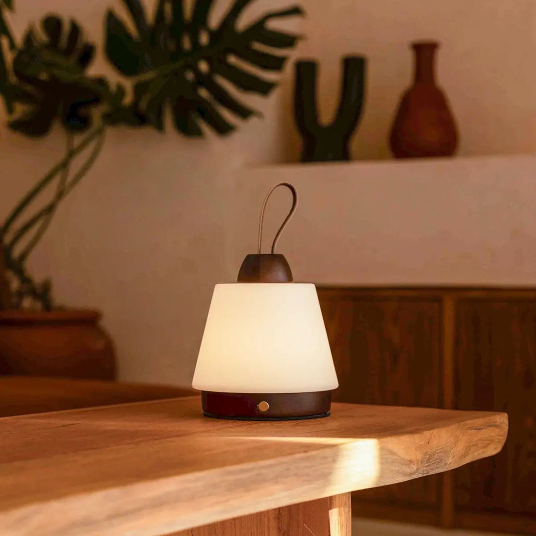 Liv donkerbruine oplaadbare lamp – leren band, dimbaar, 3 lichtmodi, draadloos