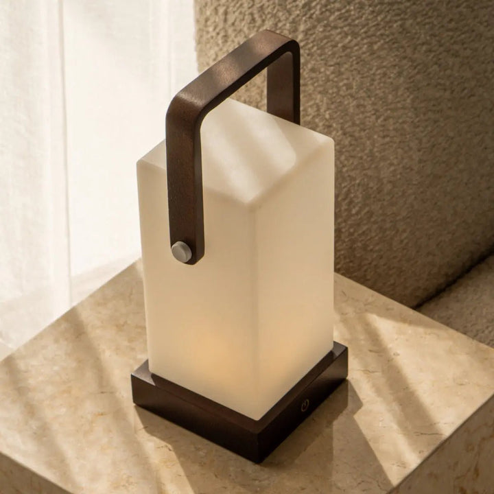 Harper Donkerbruine Houten Lamp – Snoerloze Oplaadbare Tafellamp met Handvat