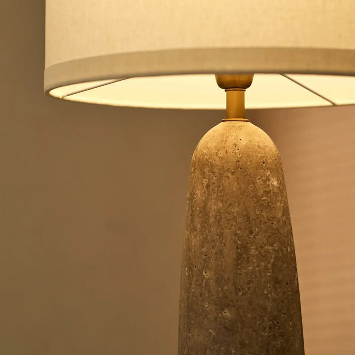 Isla travertijnlamp met katoenen kap – elegant en tijdloos