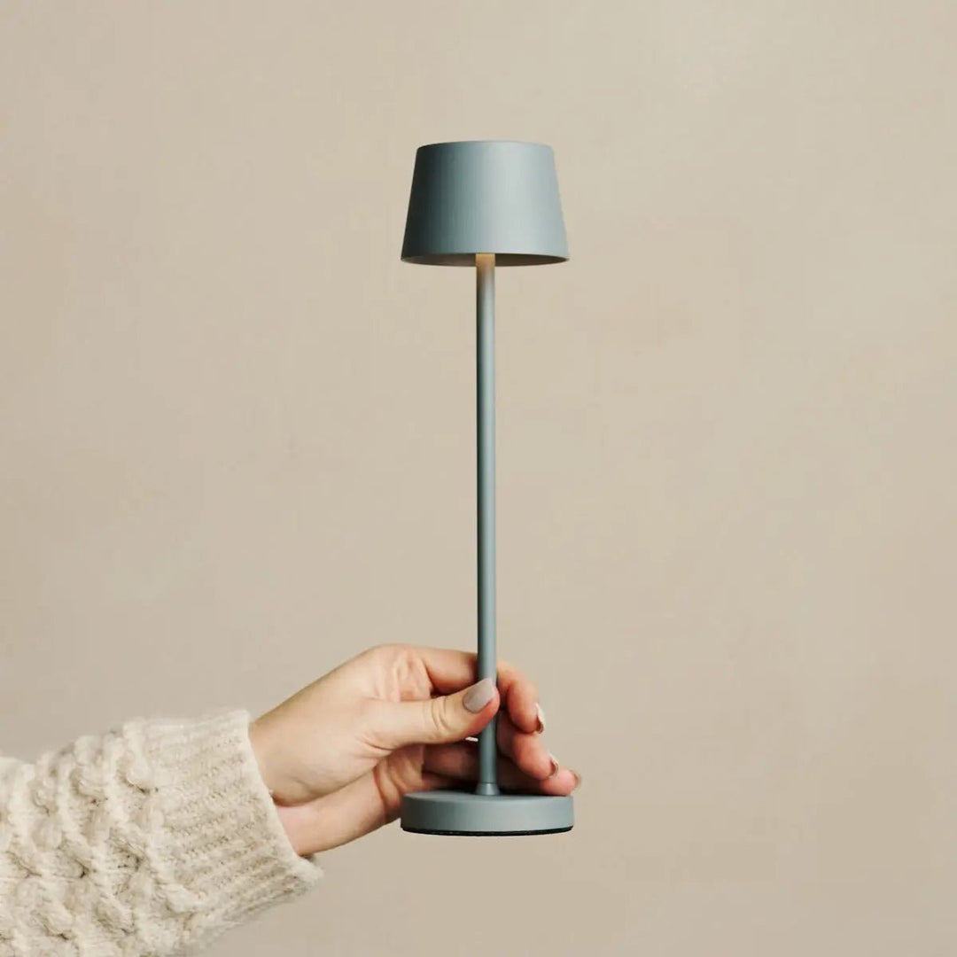 Combi Set Professional – 4 x Vondel Mini Mouse Grey Rechargeable Table Lamps & 1 x Amstel Wireless Charging Station with Q1-Technology – Perfect for Restaurants, Hospitality & Hotels