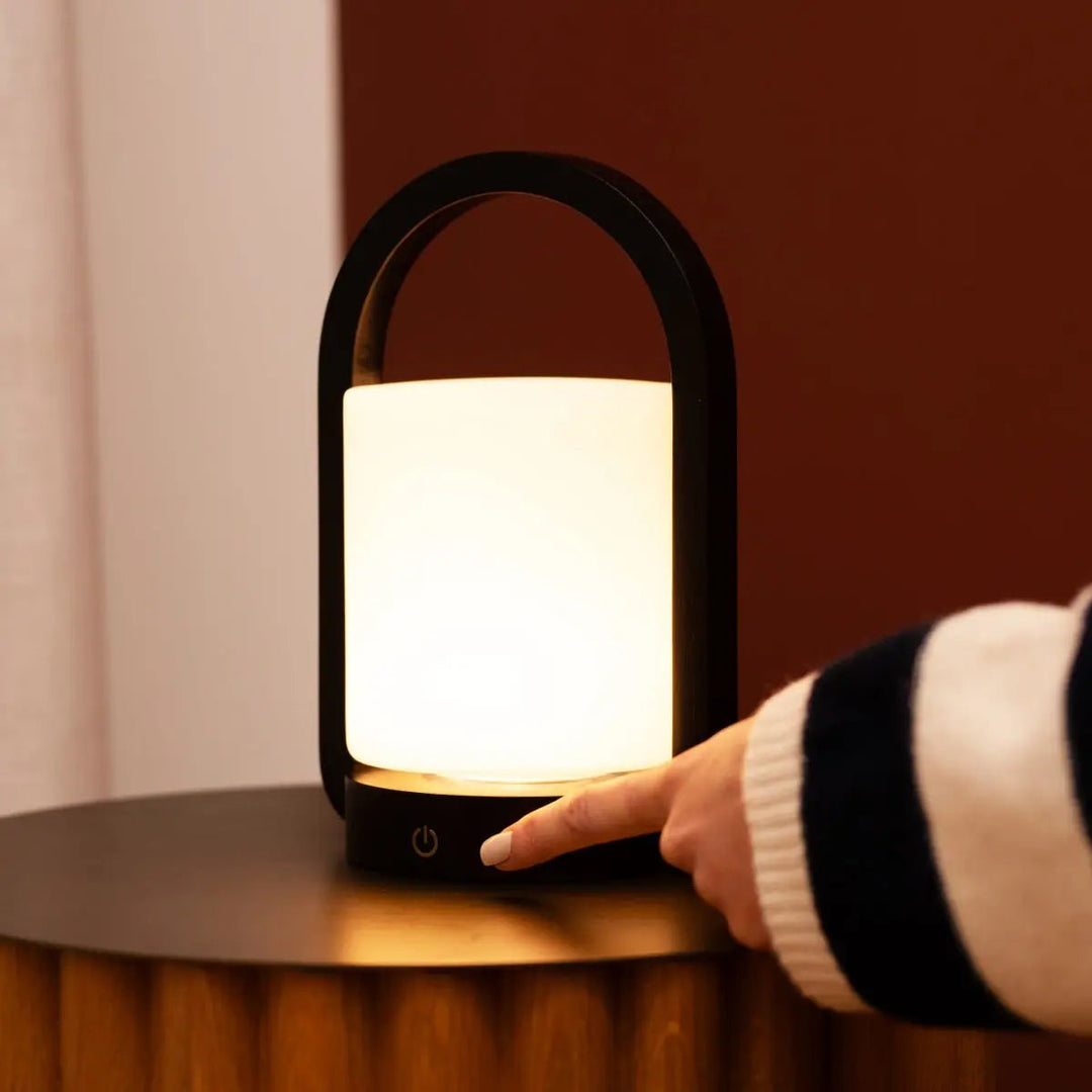George donkerbruine houten lamp – oplaadbaar, dimbaar en draagbaar
