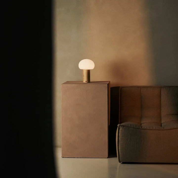 Sam lichtbruine houten tafellamp met glas en oplaadbare batterij | Dimbare en veelzijdige verlichting