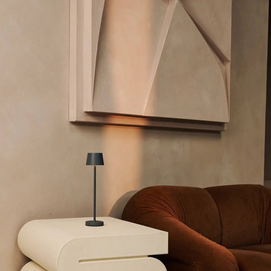 Vondel Mini Stone Gray Oplaadbare en draadloze lamp perfect voor horeca -industrie - draadloos oplaadbaar via laadstation