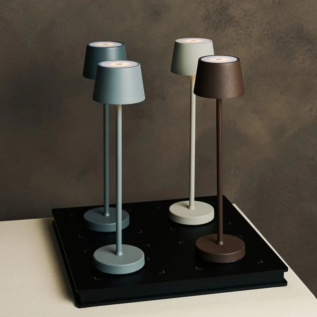 Combi Set Professional – 4 x Vondel Mini Mouse Grey Rechargeable Table Lamps & 1 x Amstel Wireless Charging Station with Q1-Technology – Perfect for Restaurants, Hospitality & Hotels