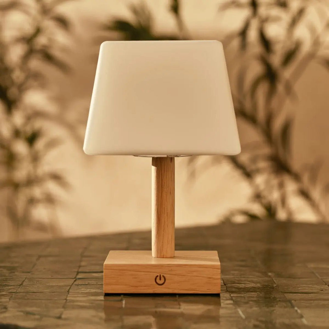 Tommy lichtbruine houten tafellamp met glas - oplaadbare, dimbare lamp, draadloze verlichting