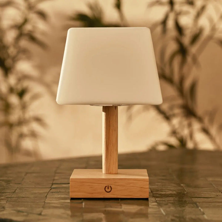 Tommy lichtbruine houten tafellamp met glas - oplaadbare, dimbare lamp, draadloze verlichting