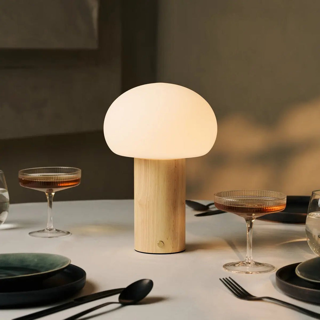 Sam lichtbruine houten tafellamp met glas en oplaadbare batterij | Dimbare en veelzijdige verlichting