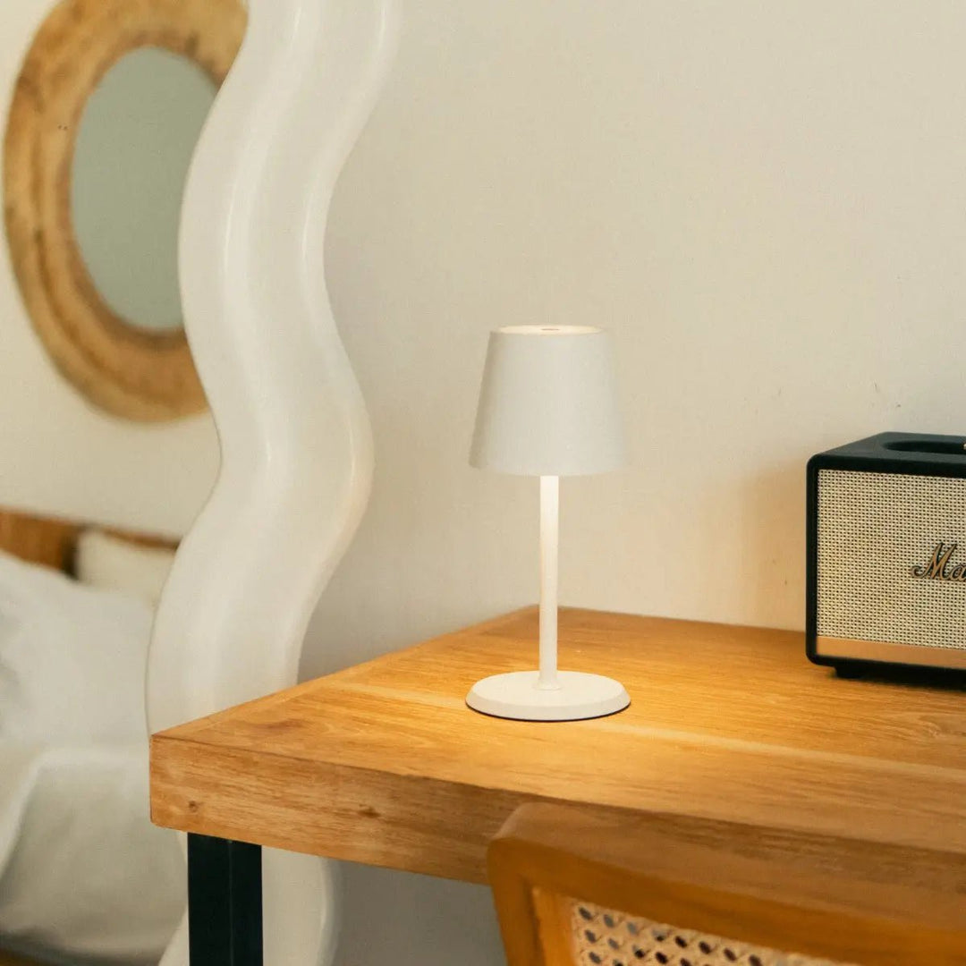 James White oplaadbare tafellamp – draadloos, dimbaar en elegant