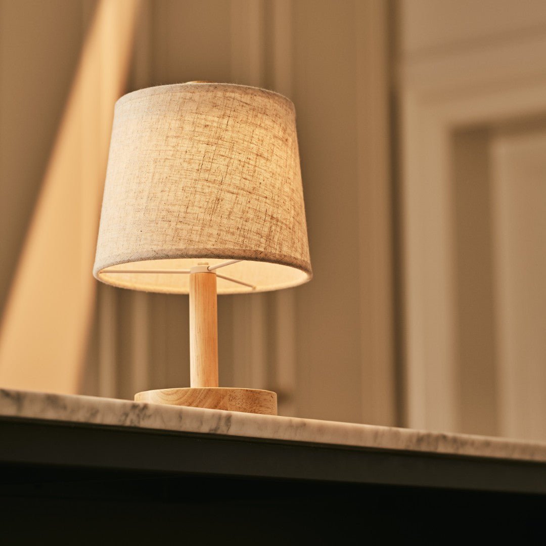 Rover Lichtbruine Houten Oplaadbare Lamp | Snoerloos, dimbaar met stoffen kap