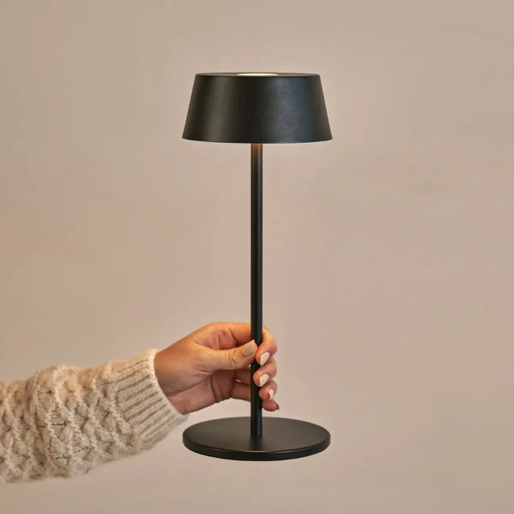 Hugo Midnight Black oplaadbare tafellamp - dimbaar, stijlvol en draadloos