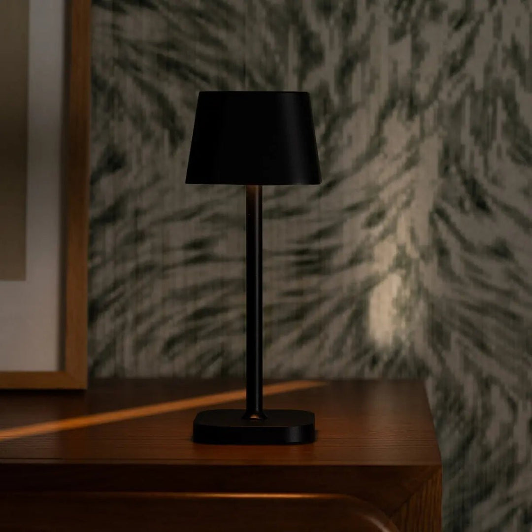 Ava Zwarte Oplaadbare Tafellamp | Slanke draadloze verlichtingsoplossing