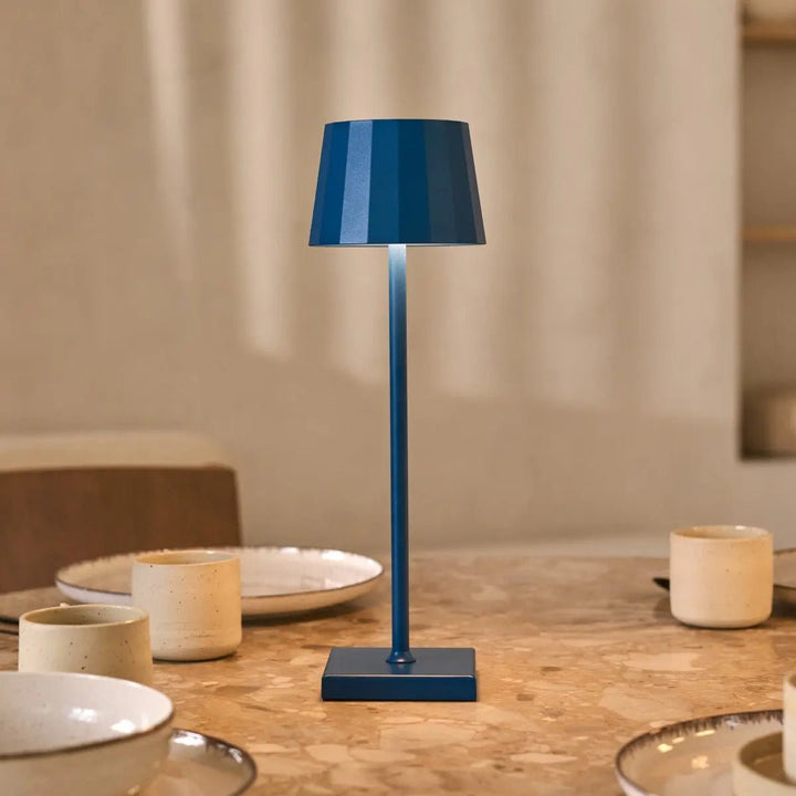 Combi Set Professional-8 x Wouter Delftware Blue Oplaadbare tafellampen & 1 x Central Station draadloos laadstation met Qi-Technology-Perfect voor restaurants, gastvrijheid en hotels