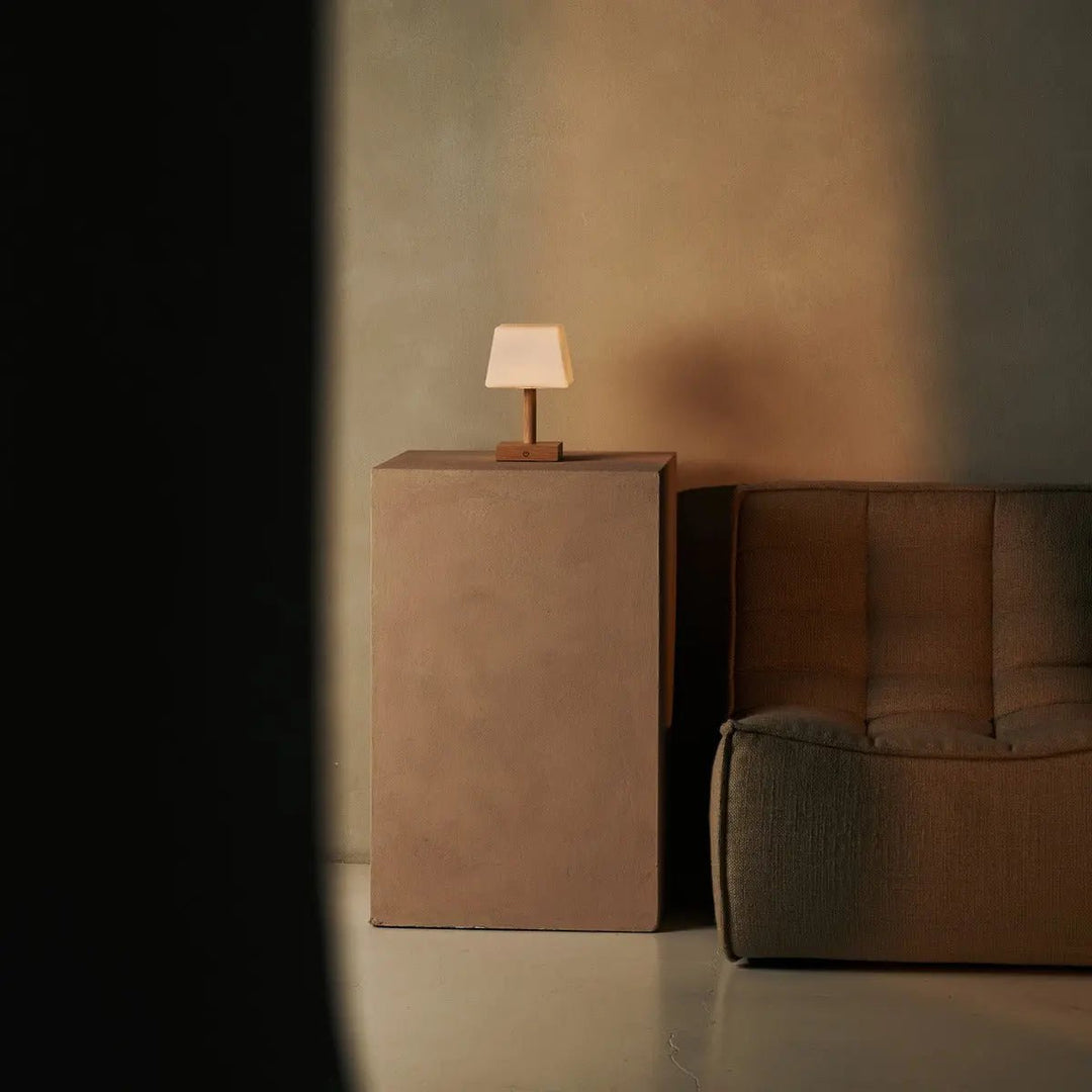 Tommy lichtbruine houten tafellamp met glas - oplaadbare, dimbare lamp, draadloze verlichting