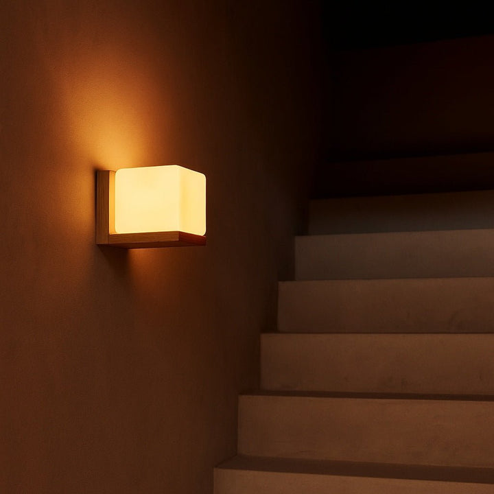 Lizzy lichtbruine vierkant oplaadbare houten wandlamp - draadloze, dimbare en stijlvolle verlichting