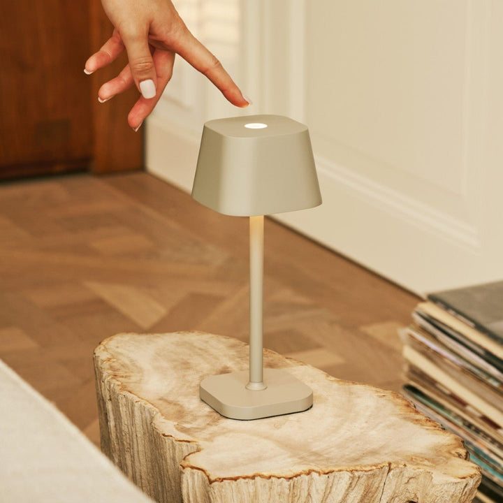 Ava Shadow Gray - Oplaadbare tafellamp | Stijlvol, draadloos en dimbaar