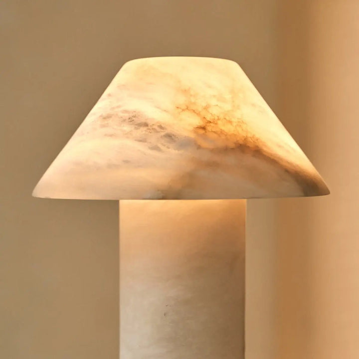 Eleonora stijlvolle albasten lamp – handgemaakt, uniek ontwerp met zachte gloed
