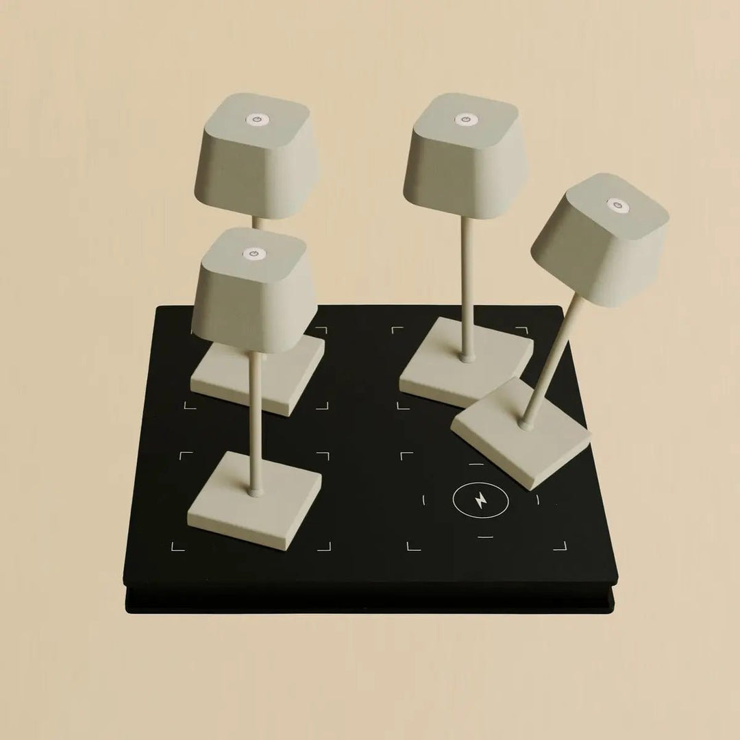 Combi Set Professional-4 X Sarphati Mini Shadow Gray Oplaadbare tafellampen voor gastvrijheid en 1 x Amstel Wireless Lay Station met Qi-Technology-Perfect voor restaurants, gastvrijheid en hotels