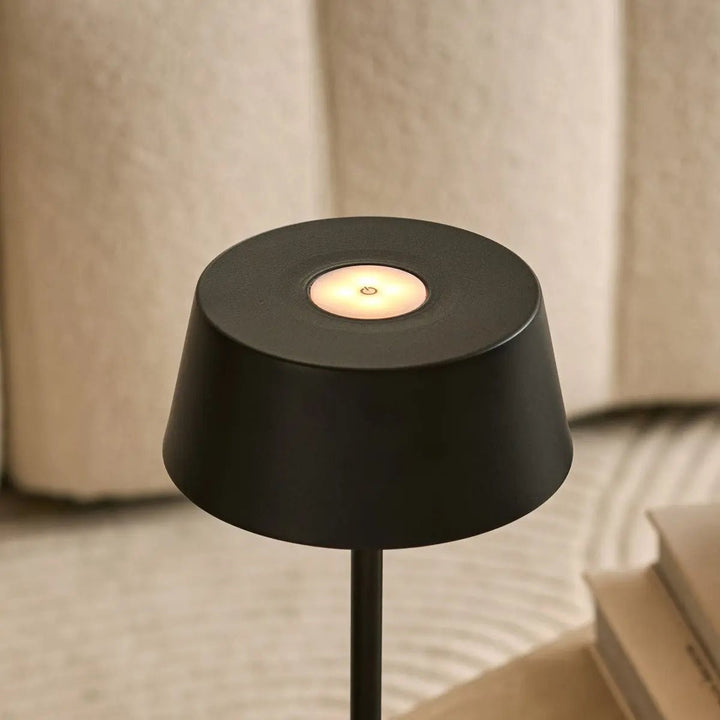 Hugo Midnight Black oplaadbare tafellamp - dimbaar, stijlvol en draadloos