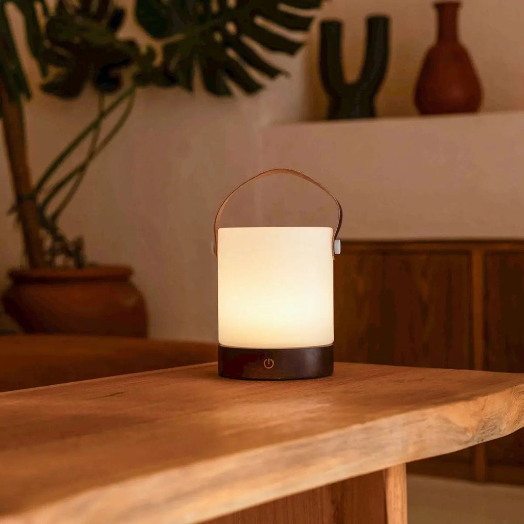 Avery donkerbruine oplaadbare houten tafellamp – draadloos en dimbaar met leren band