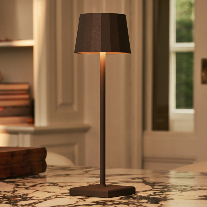 Wouter Mocha Brown oplaadbare tafellamp-Draadloos opladen, dimable, 120 uur batterijduur