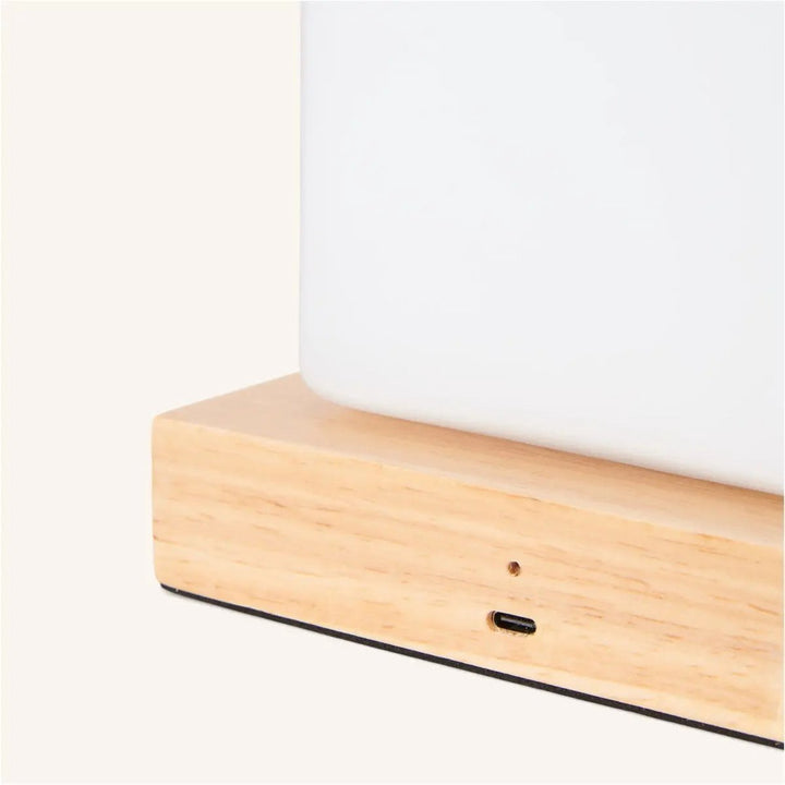 Noah lichtbruine houten oplaadbare tafellamp met glas en houten handgreep
