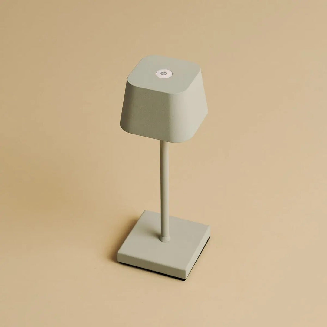 Combi Set Professional-4 X Sarphati Mini Shadow Gray Oplaadbare tafellampen voor gastvrijheid en 1 x Amstel Wireless Lay Station met Qi-Technology-Perfect voor restaurants, gastvrijheid en hotels