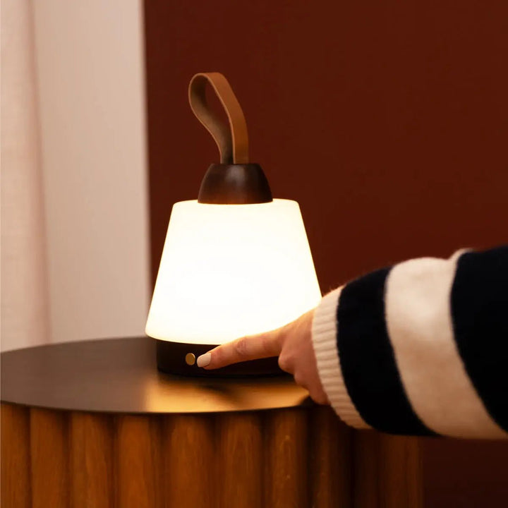 Liv donkerbruine oplaadbare lamp – leren band, dimbaar, 3 lichtmodi, draadloos