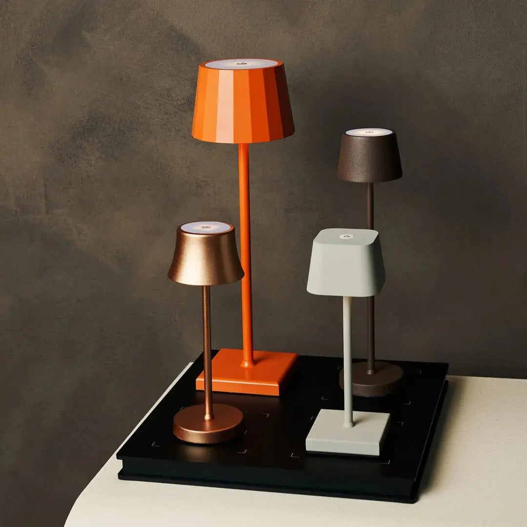 Combi Set Professional – 4 x Vondel Mini Mouse Grey Rechargeable Table Lamps & 1 x Amstel Wireless Charging Station with Q1-Technology – Perfect for Restaurants, Hospitality & Hotels