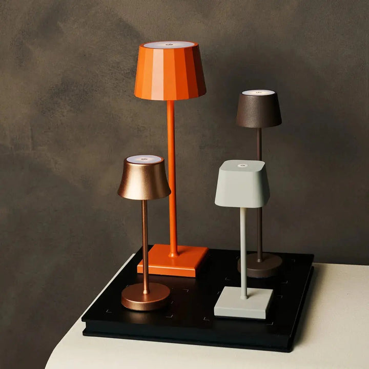 Combi Set Professional – 4 x Vondel Mini Mouse Grey Rechargeable Table Lamps & 1 x Amstel Wireless Charging Station with Q1-Technology – Perfect for Restaurants, Hospitality & Hotels